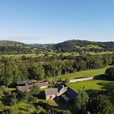 Tranquil Getaway Near Brecon Beacons Apartment Llandovery Exterior photo